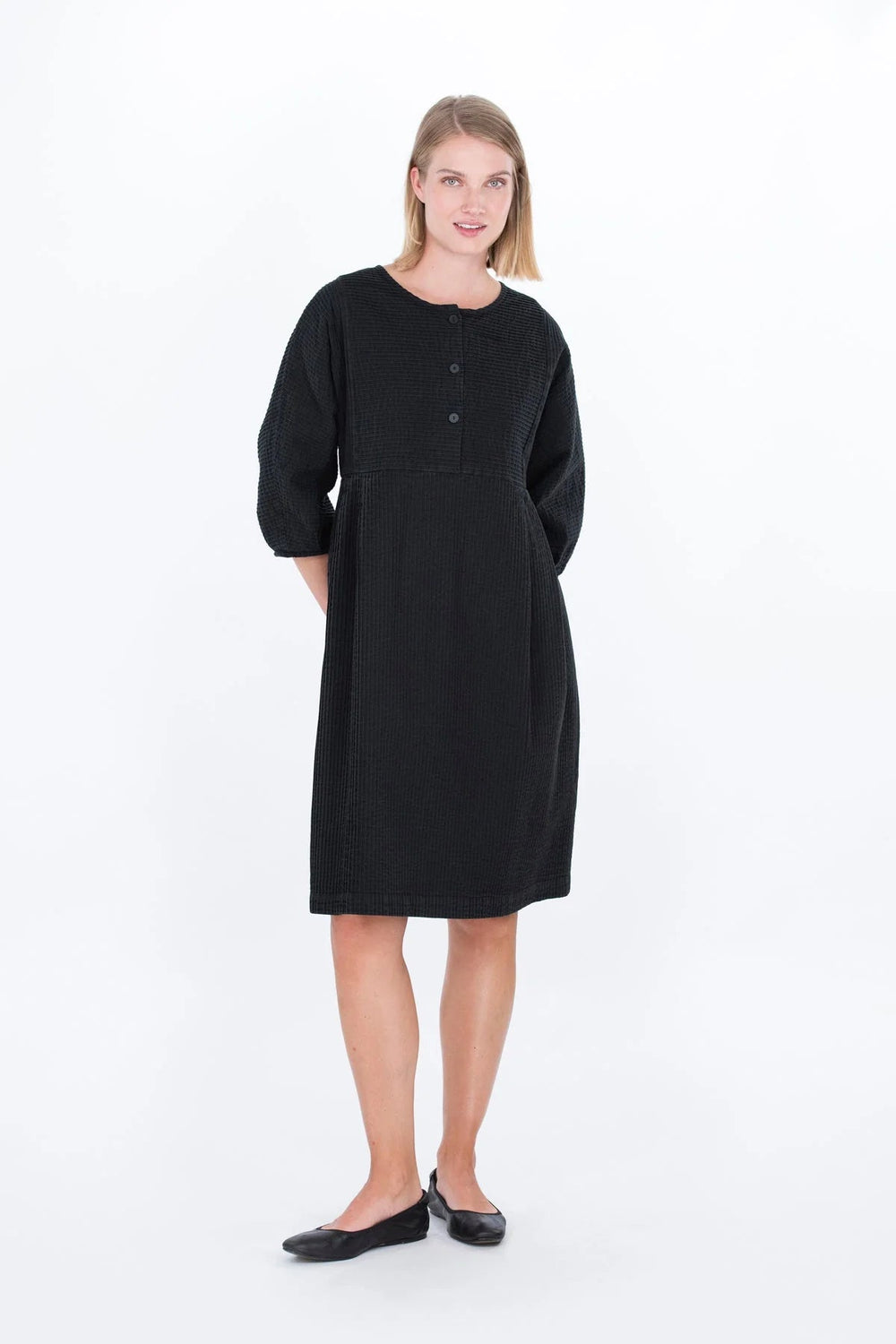 Falla Finland | Lipstikka Textured Cotton Dress | Black - pirkko. Falla Finland