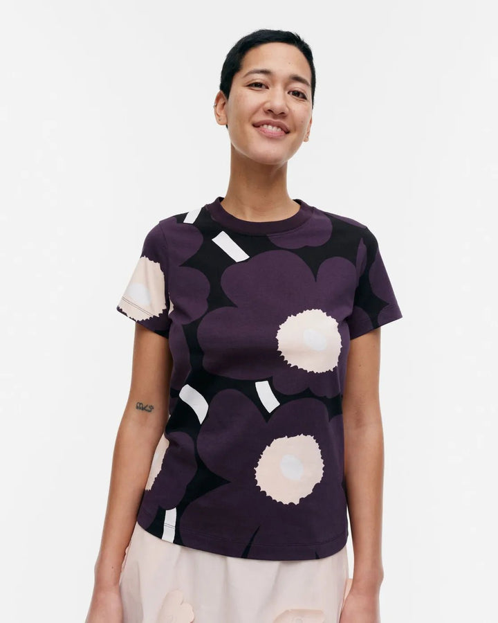 Heleys Unikko Short Sleeve Fitted T-Shirt | Black, Purple, Pink - pirkko. Marimekko