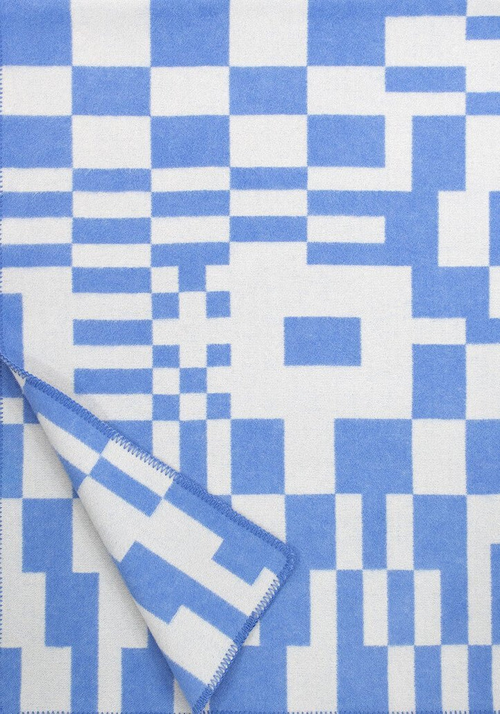 Lapuan Kankurit | Koodi Wool Throw | Blue, Off - white | 51" x 71" - pirkko. Lapuan Kankurit