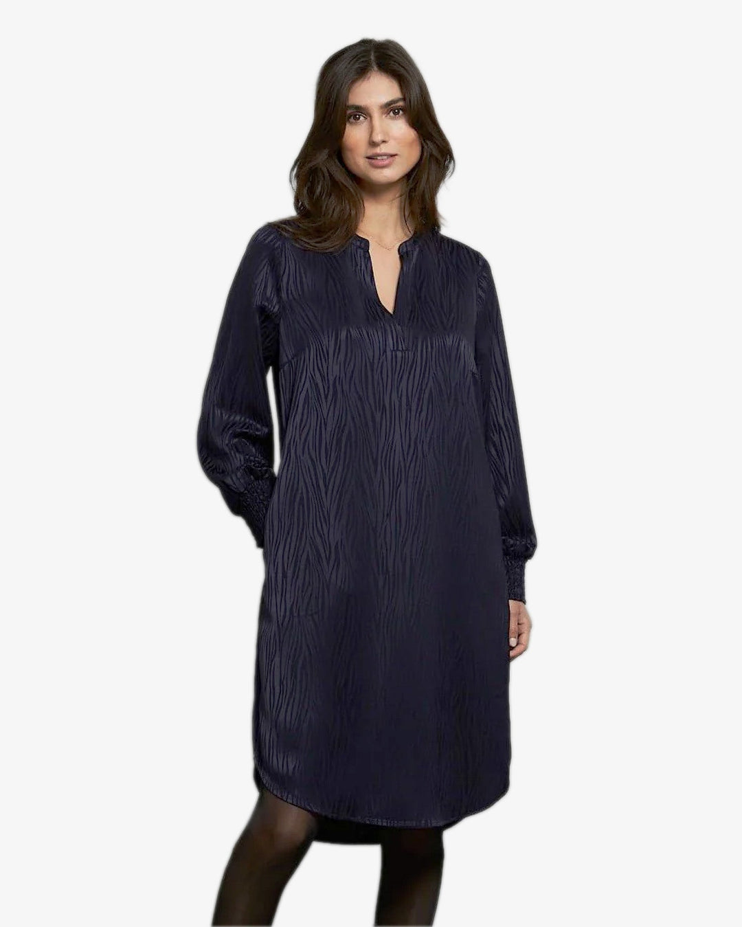 PBO | Marna Long Sleeve Jacquard Dress | Navy - pirkko. PBO