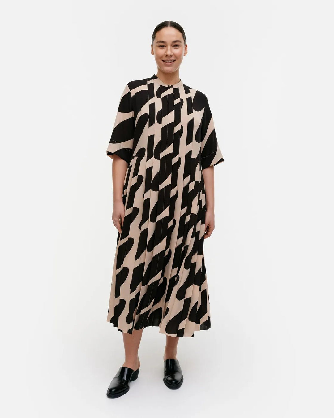 Pliitti Linssi Plisse Dress | Beige, Black - pirkko. Marimekko