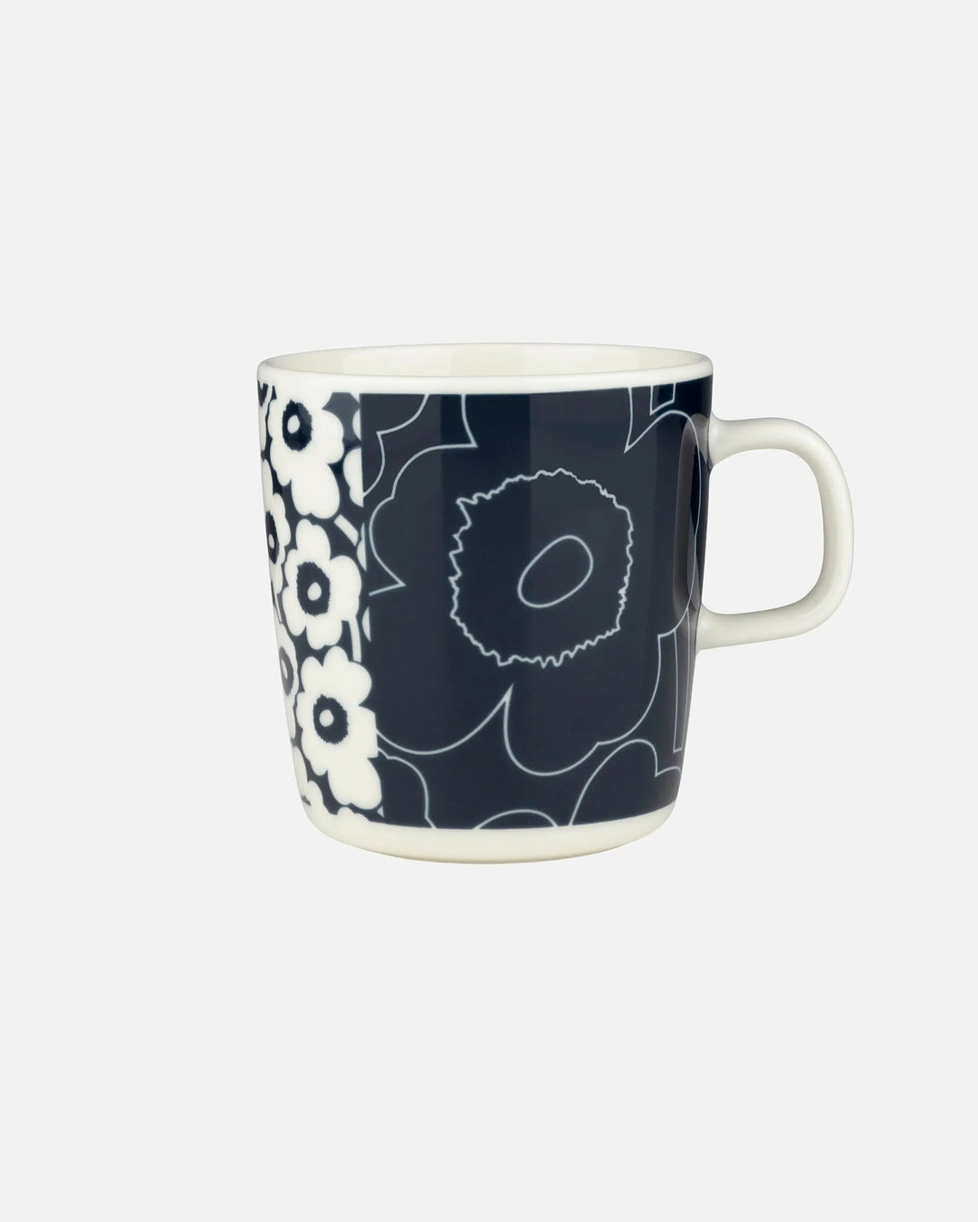 Unikko Kollaasi Mug | 13.5oz | White/Dk Blue - pirkko. Marimekko